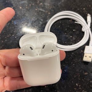 AirPods 2 LIKE NEW